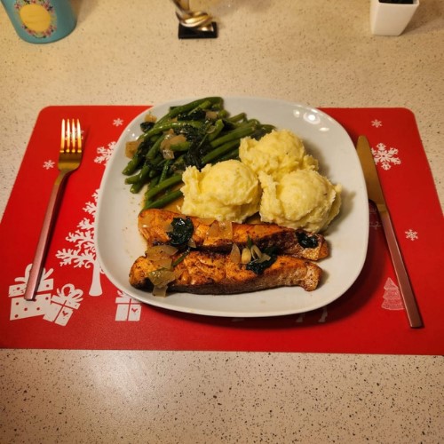 Mashed potatoes & salmon